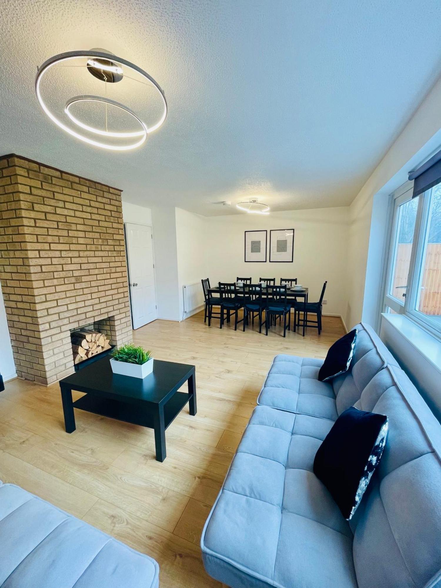 Luxury Central Oxford Detached Home Exterior photo